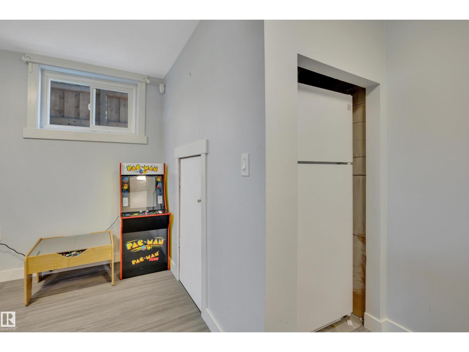 9835 74 ST NW - 42