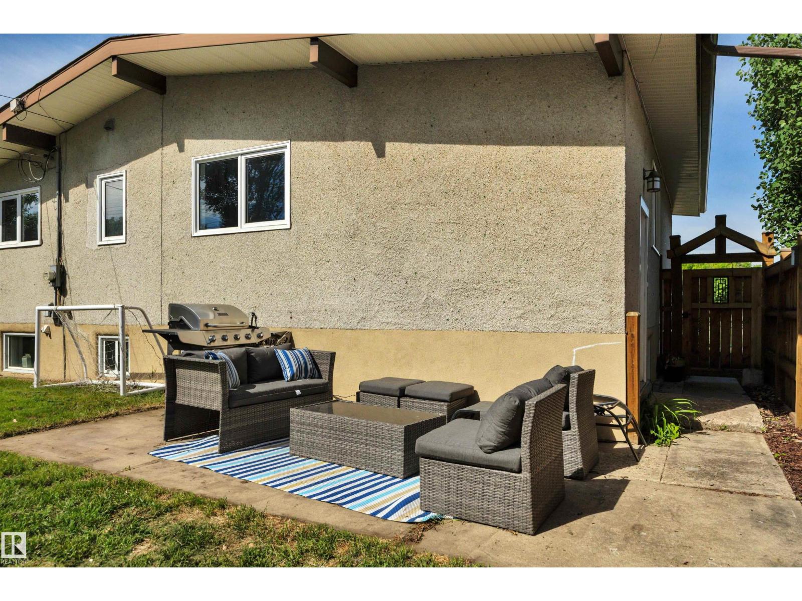 9835 74 ST NW - 50