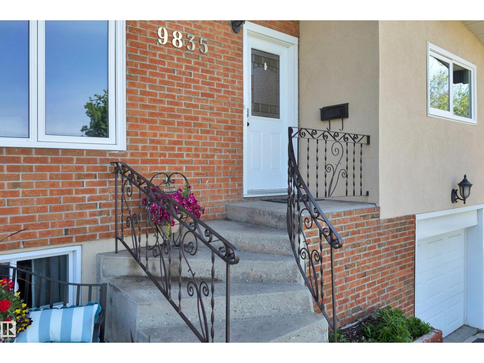 9835 74 ST NW - 54