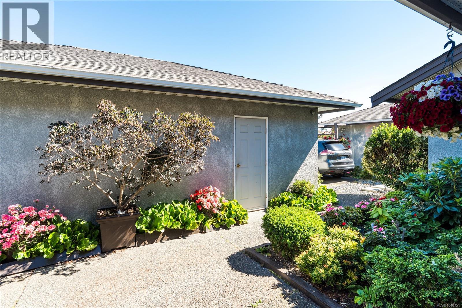 #24 2070 Amelia Ave - 22