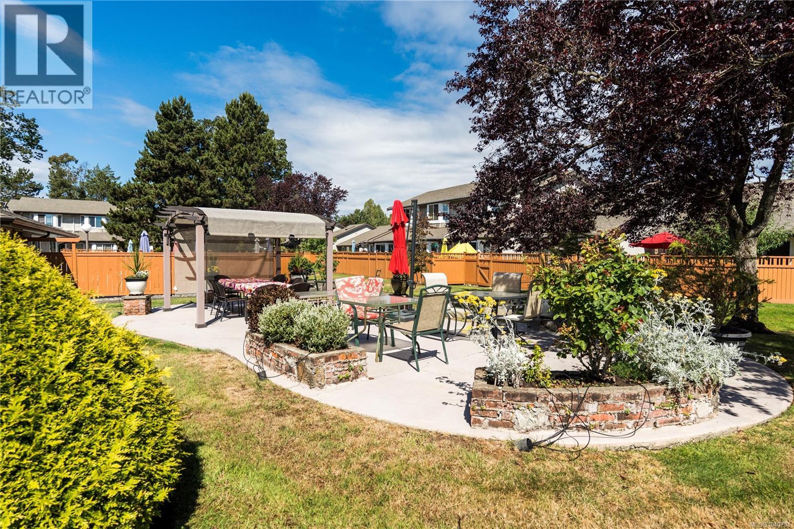 #24 2070 Amelia Ave - 27