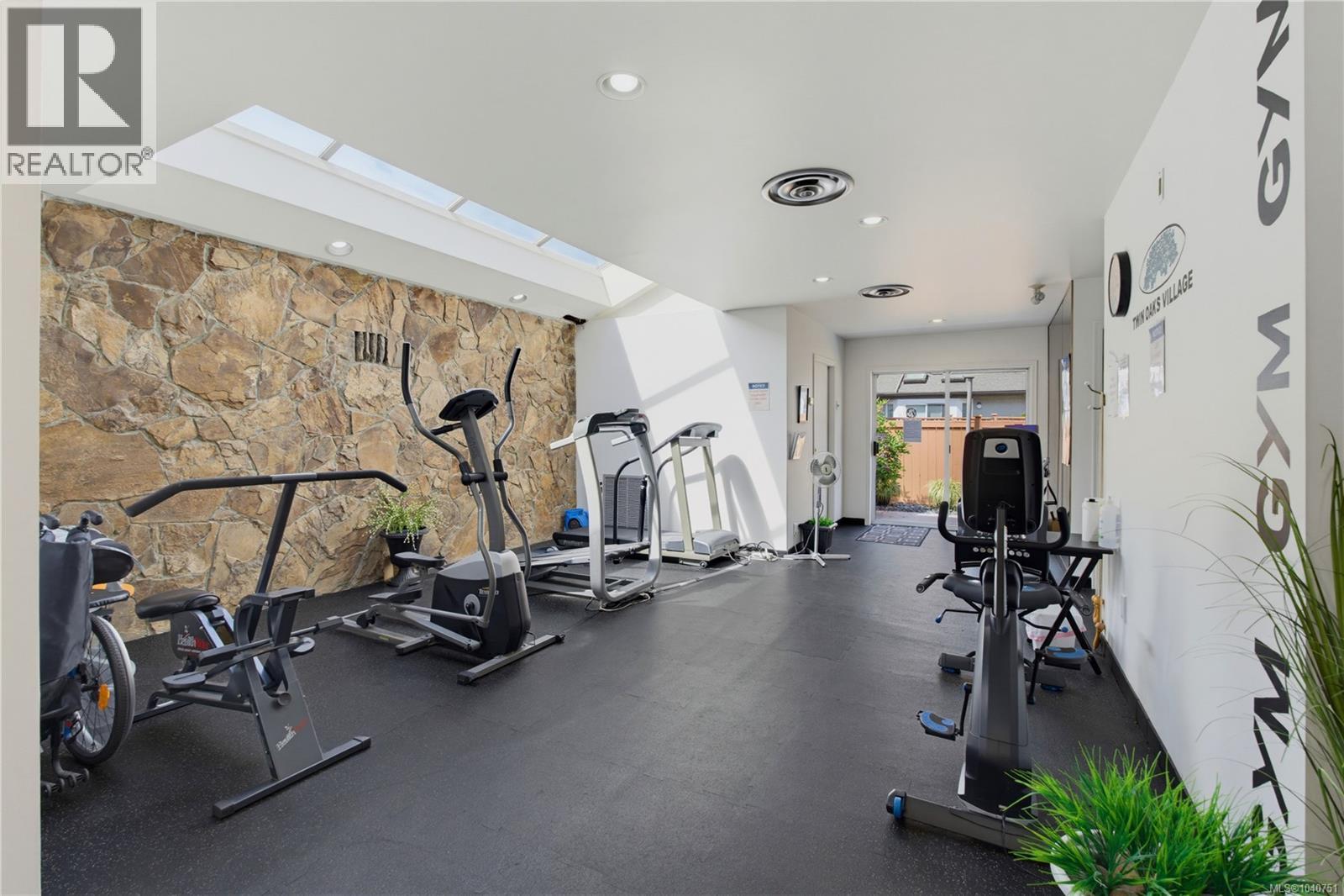 #24 2070 Amelia Ave - 34