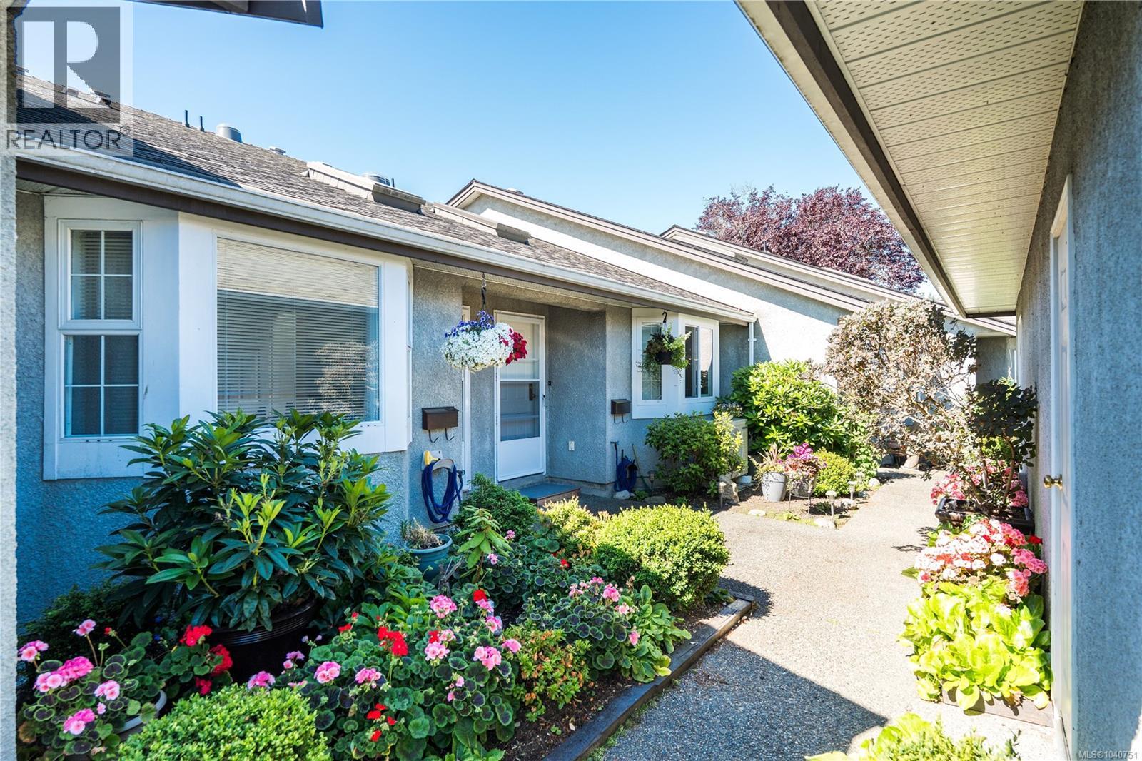 #24 2070 Amelia Ave - 40