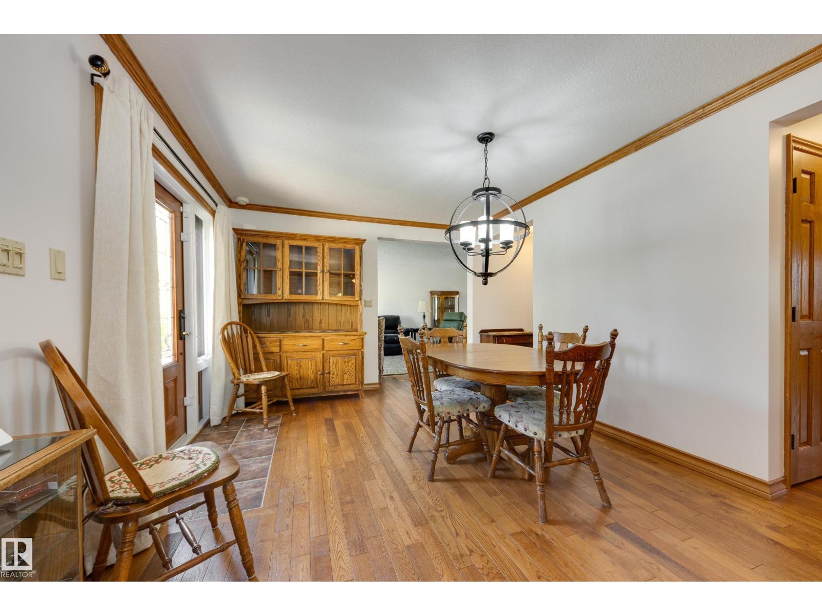 7216 103 AV NW — photo 13