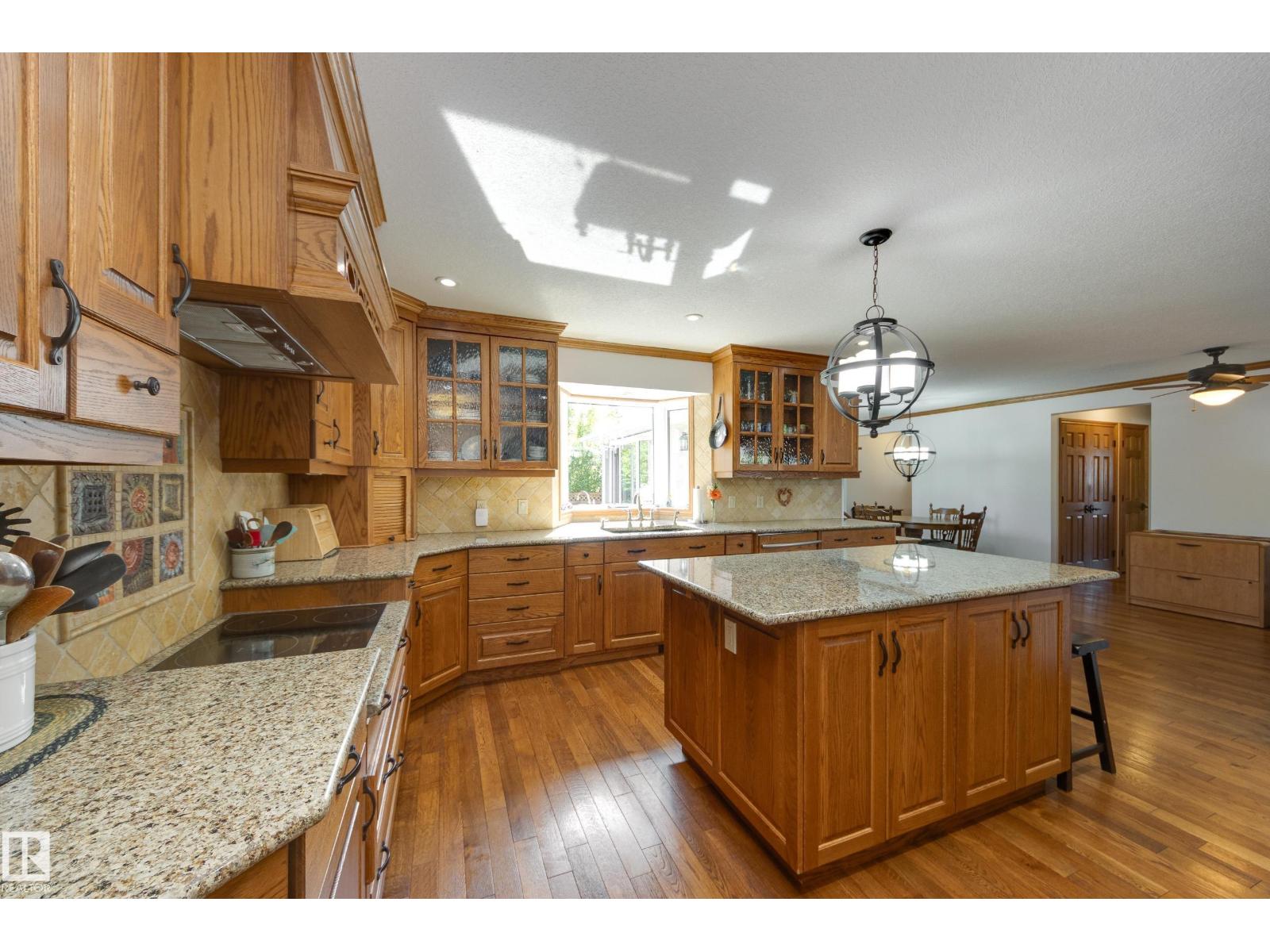 7216 103 AV NW — photo 24