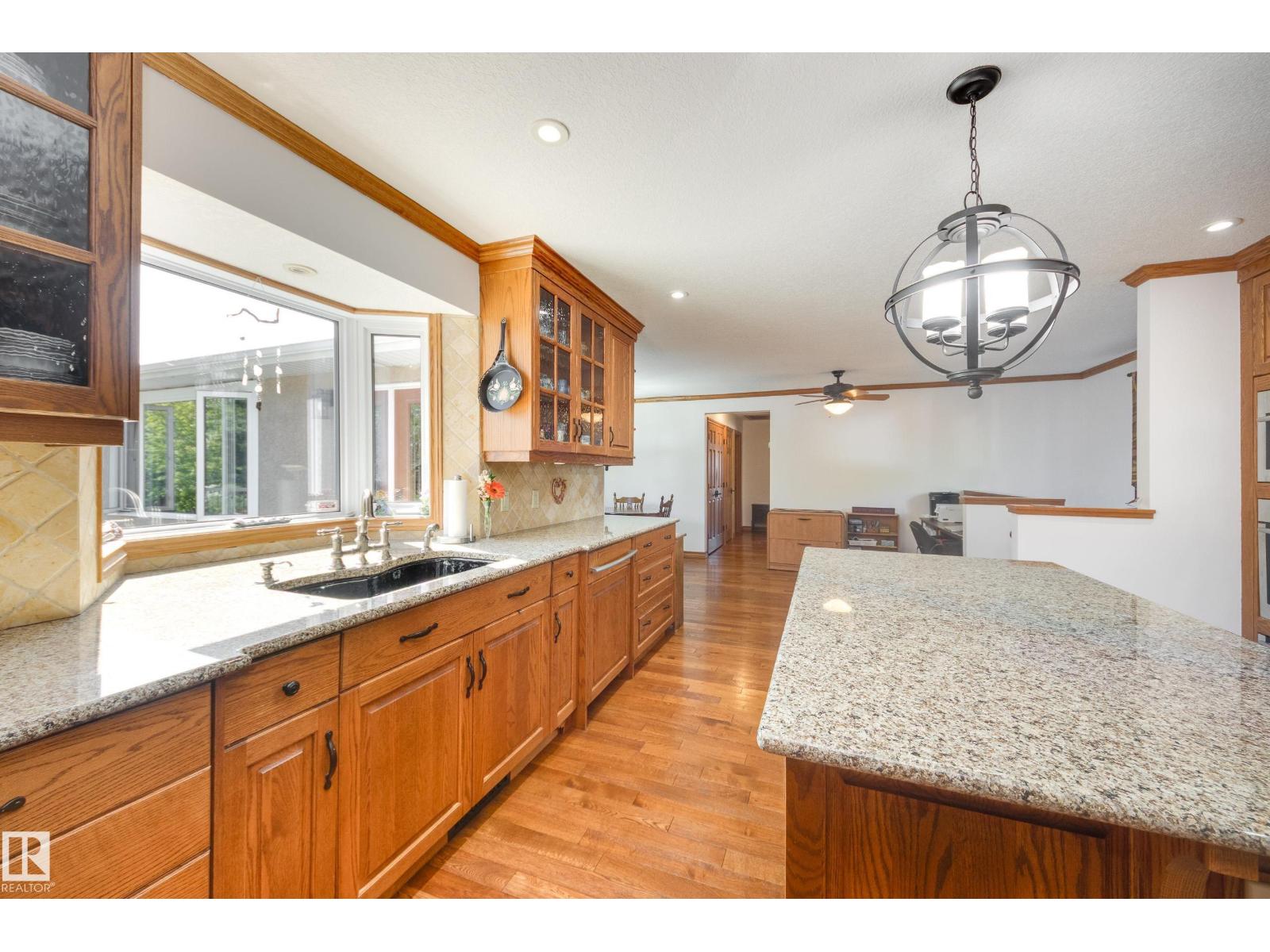 7216 103 AV NW — photo 25