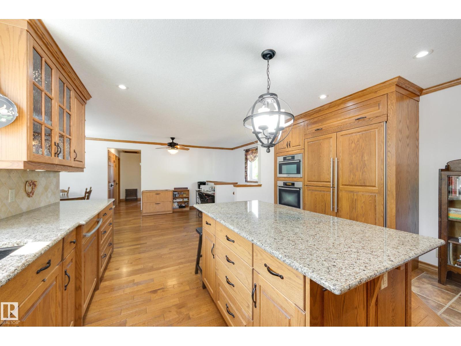 7216 103 AV NW — photo 26