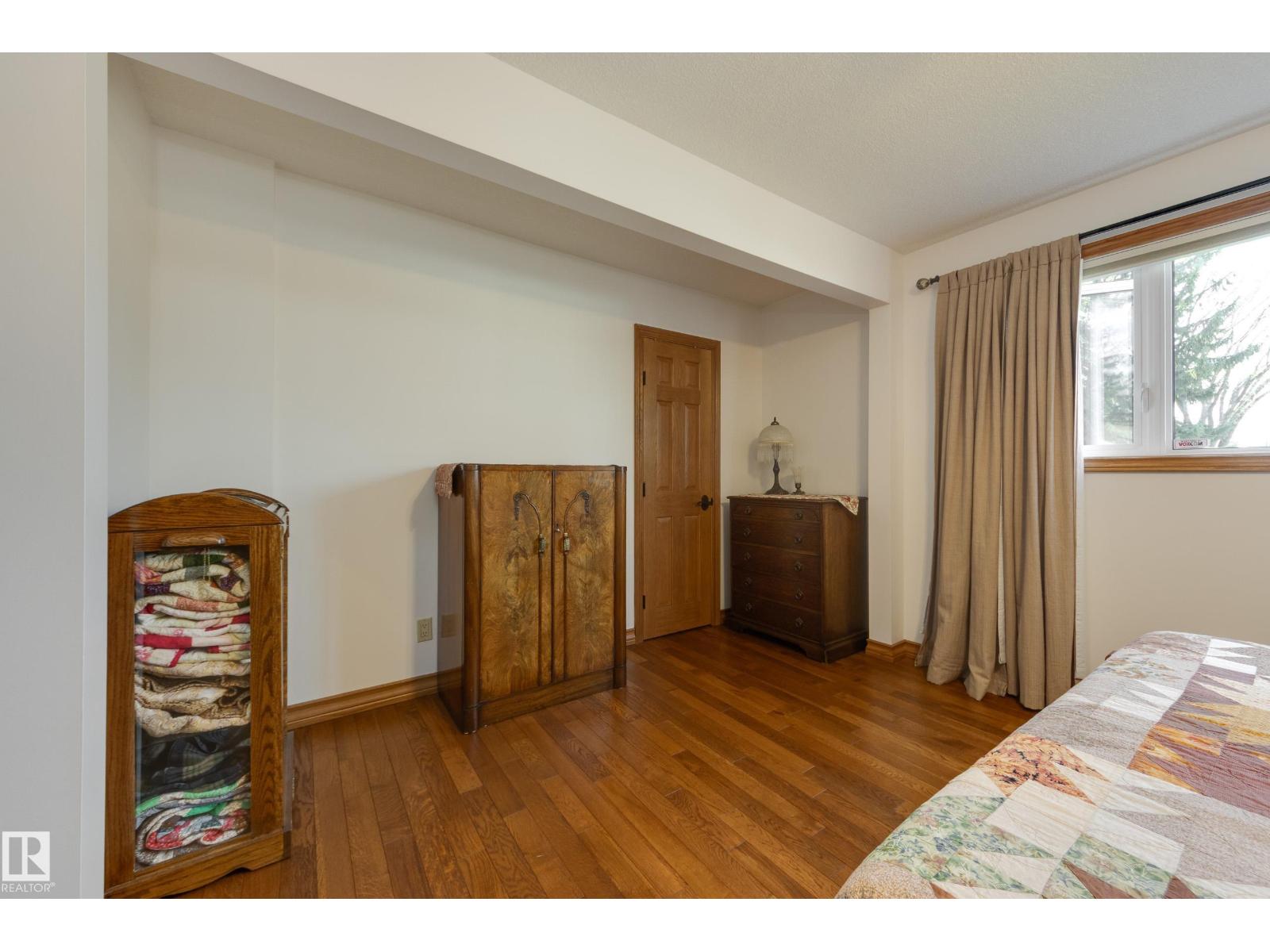 7216 103 AV NW — photo 33