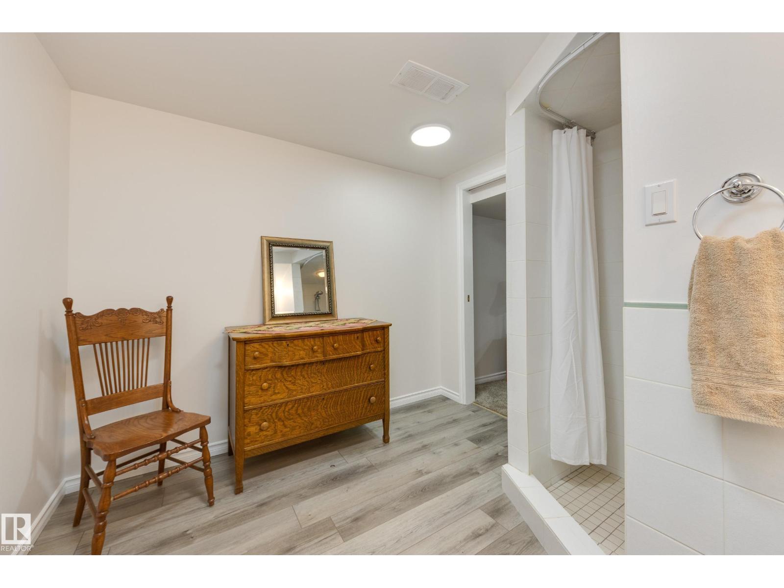 7216 103 AV NW — photo 48