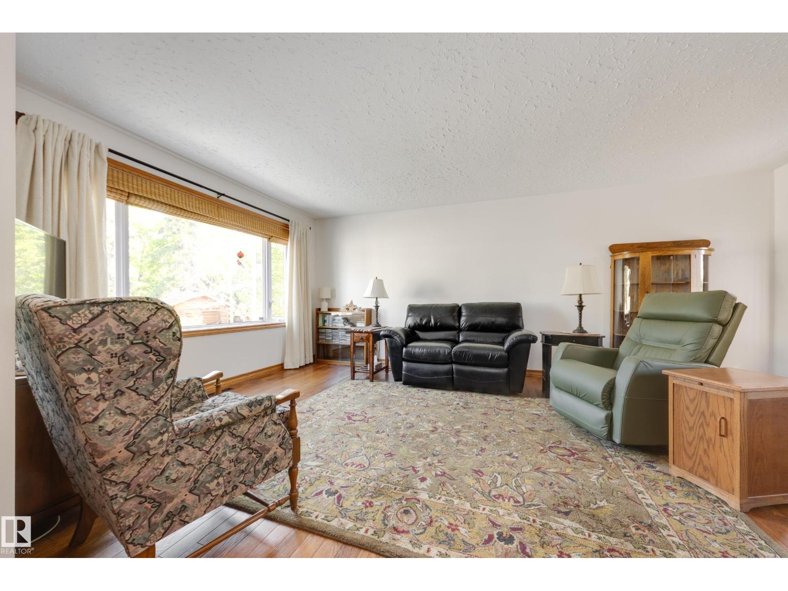 7216 103 AV NW - photo 5