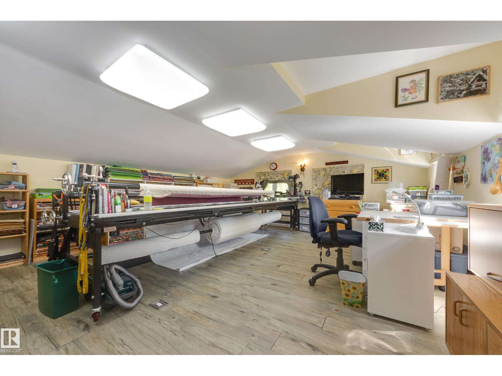 7216 103 AV NW — photo 53