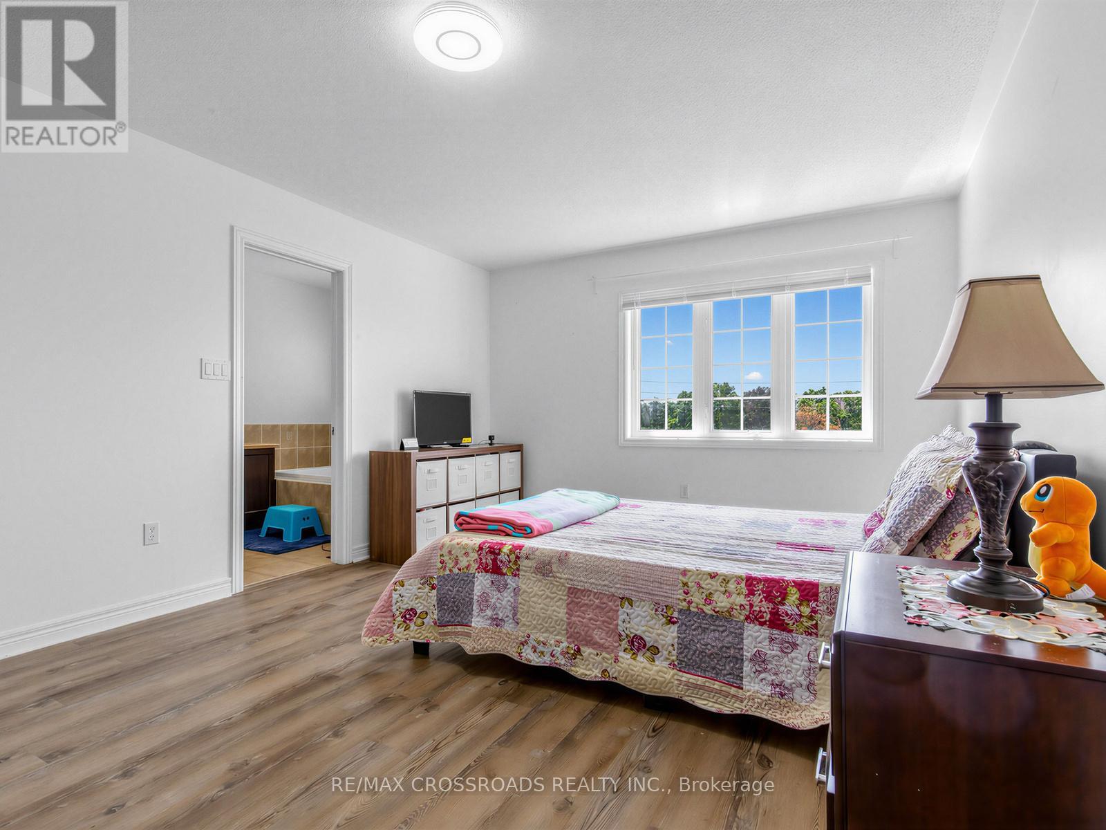 23 WORTHVIEW DRIVE S - 18