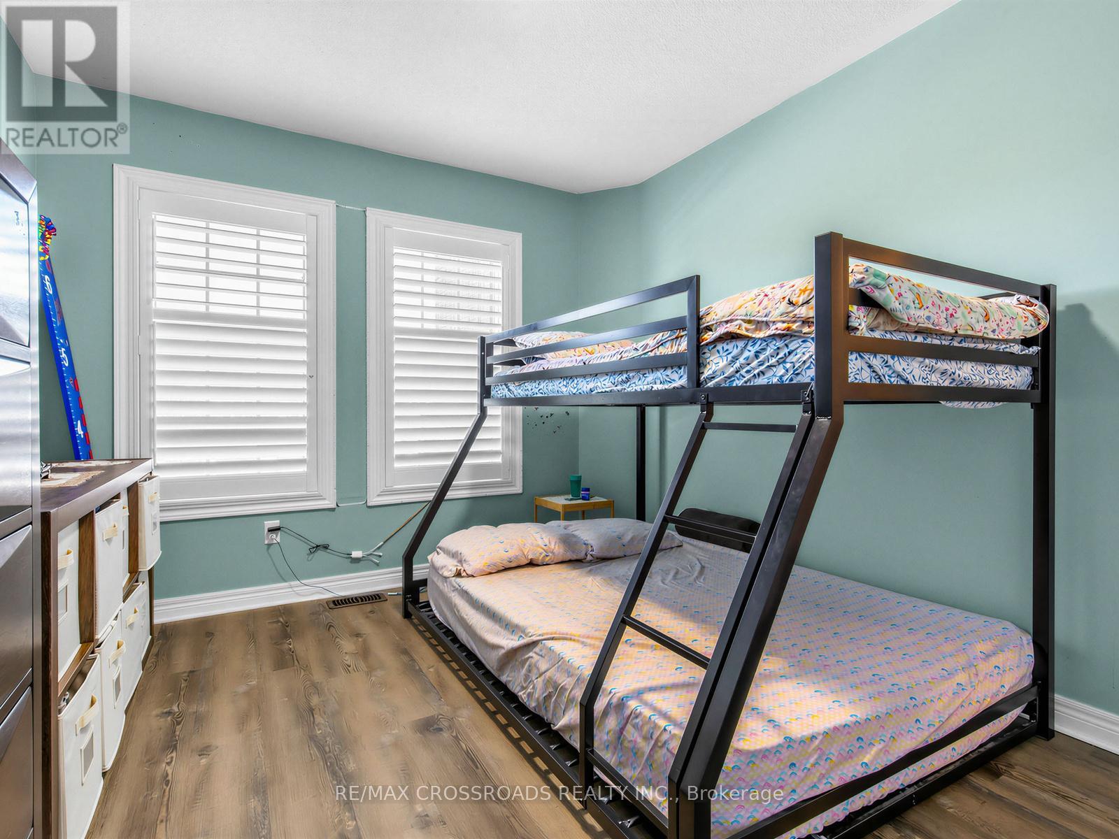 23 WORTHVIEW DRIVE S - 24