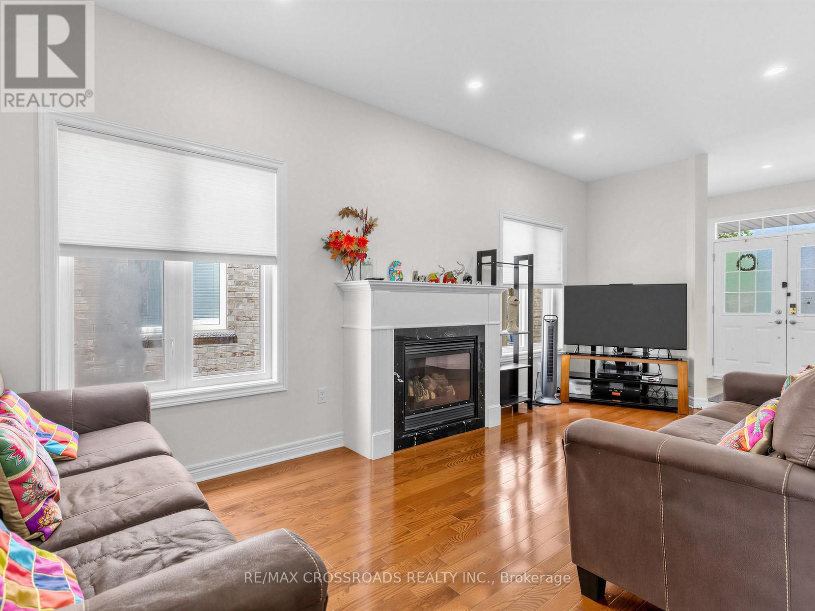 23 WORTHVIEW DRIVE S - 7