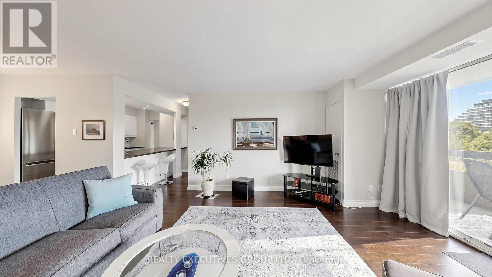 #309 8111 YONGE STREET - 11
