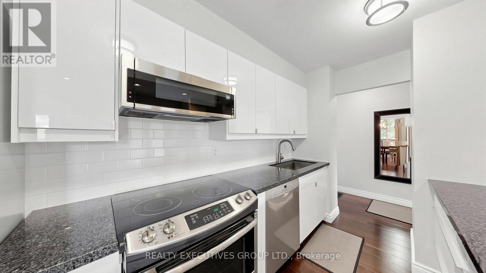 #309 8111 YONGE STREET - 19