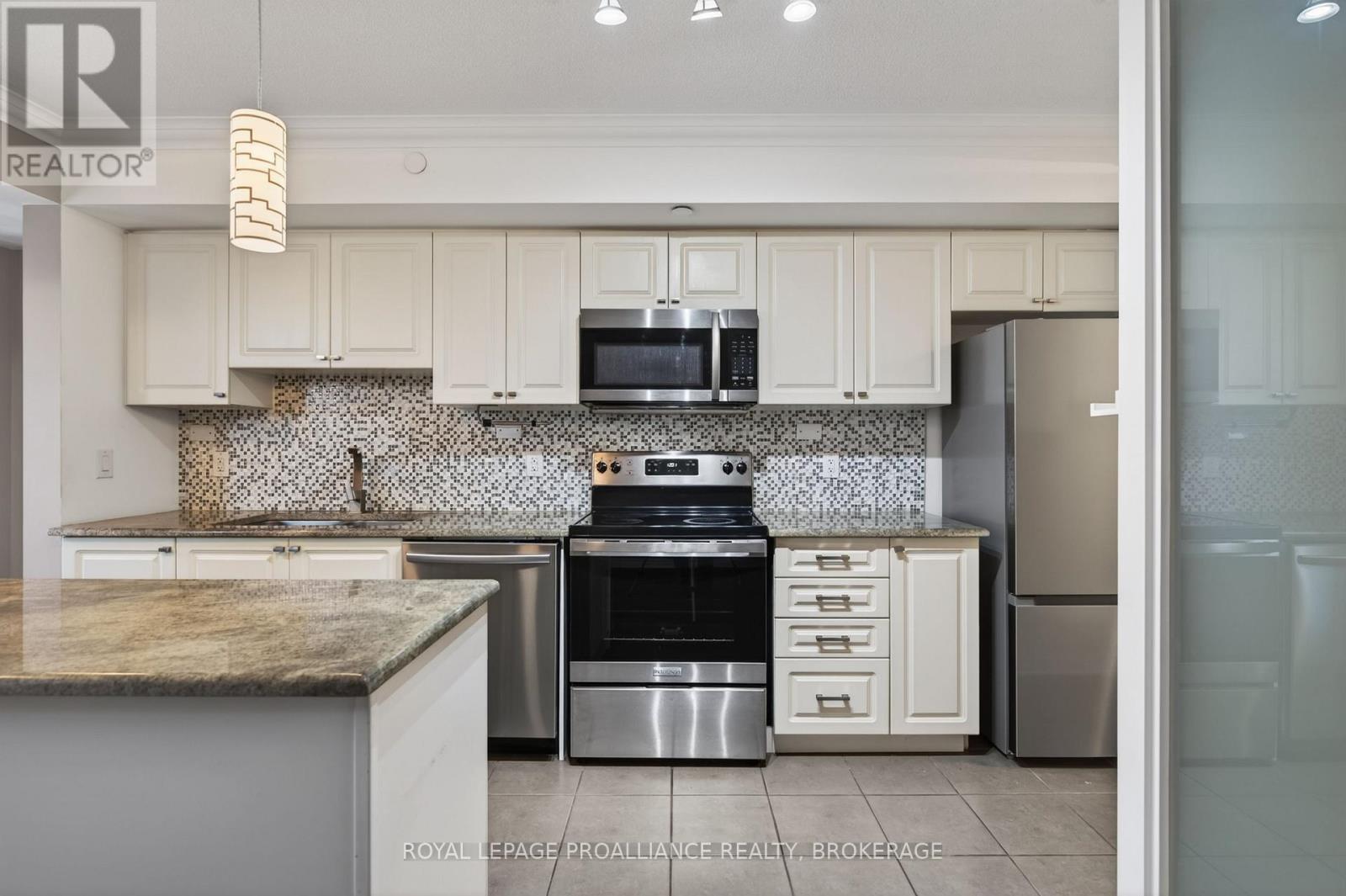 #A2 121 QUEEN STREET - 10