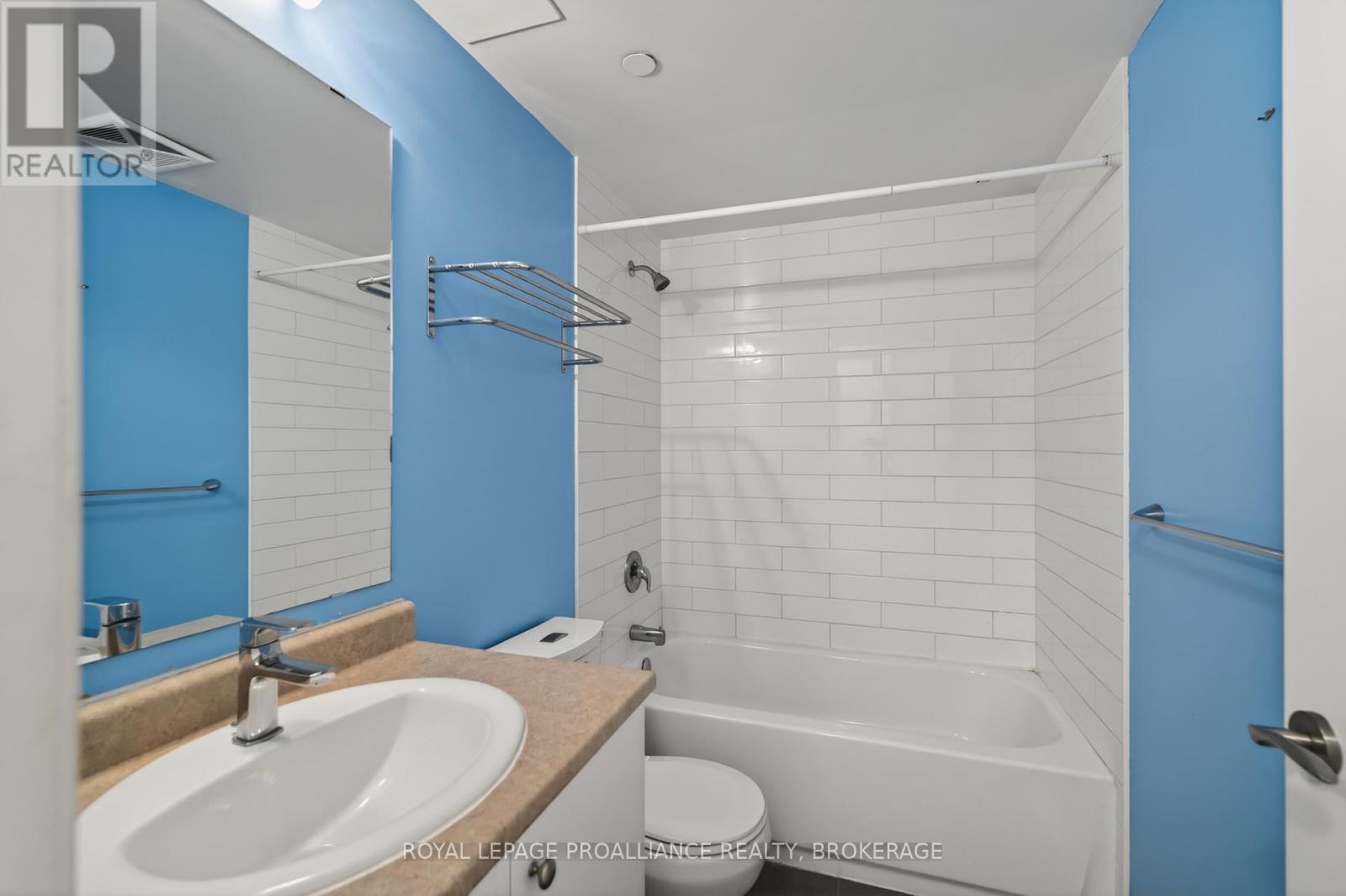 #A2 121 QUEEN STREET - 14