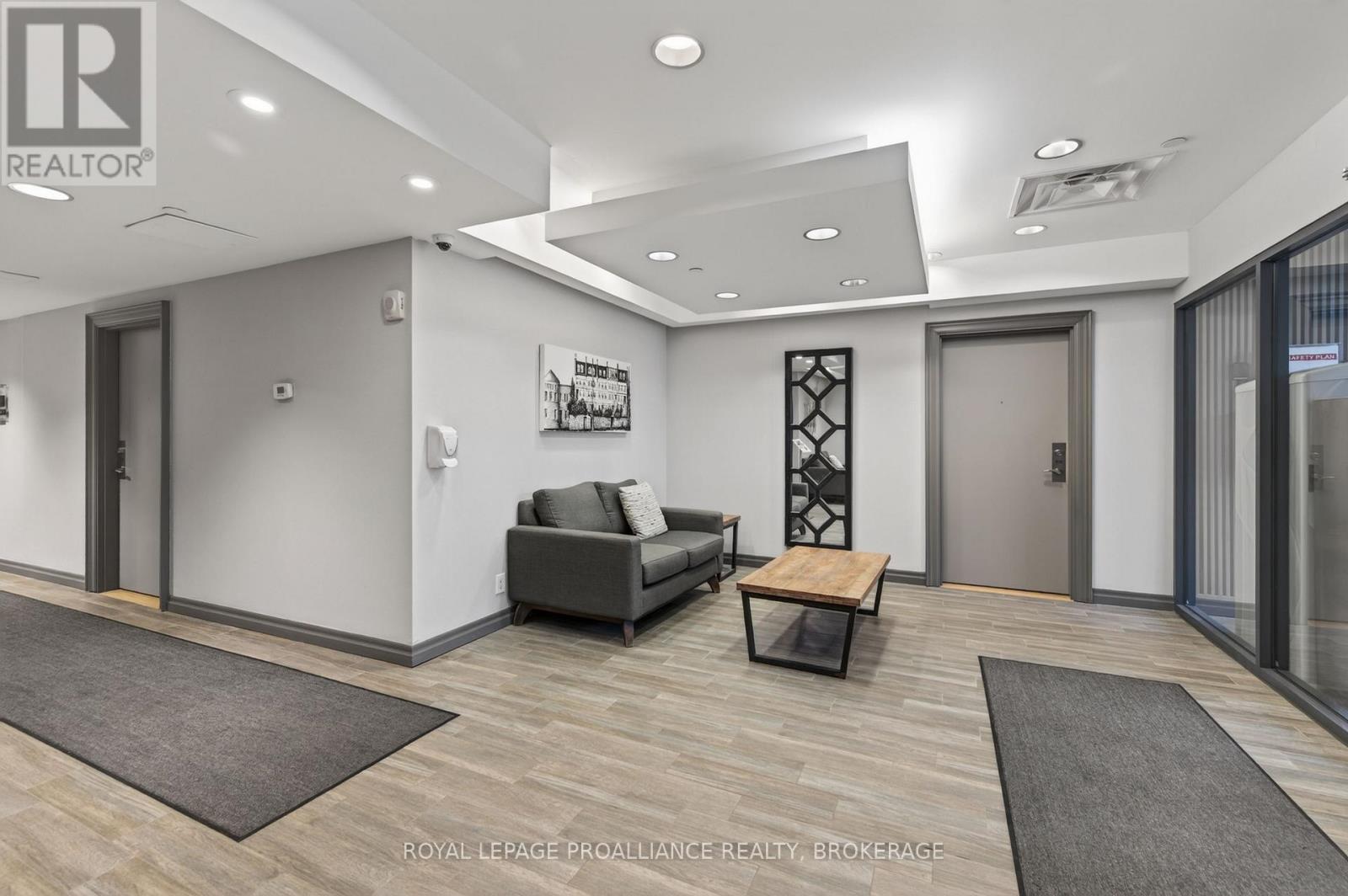 #A2 121 QUEEN STREET - 17