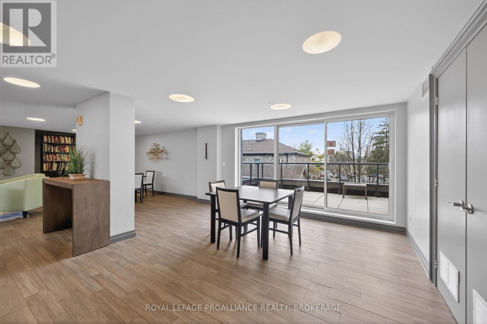 #A2 121 QUEEN STREET - 18