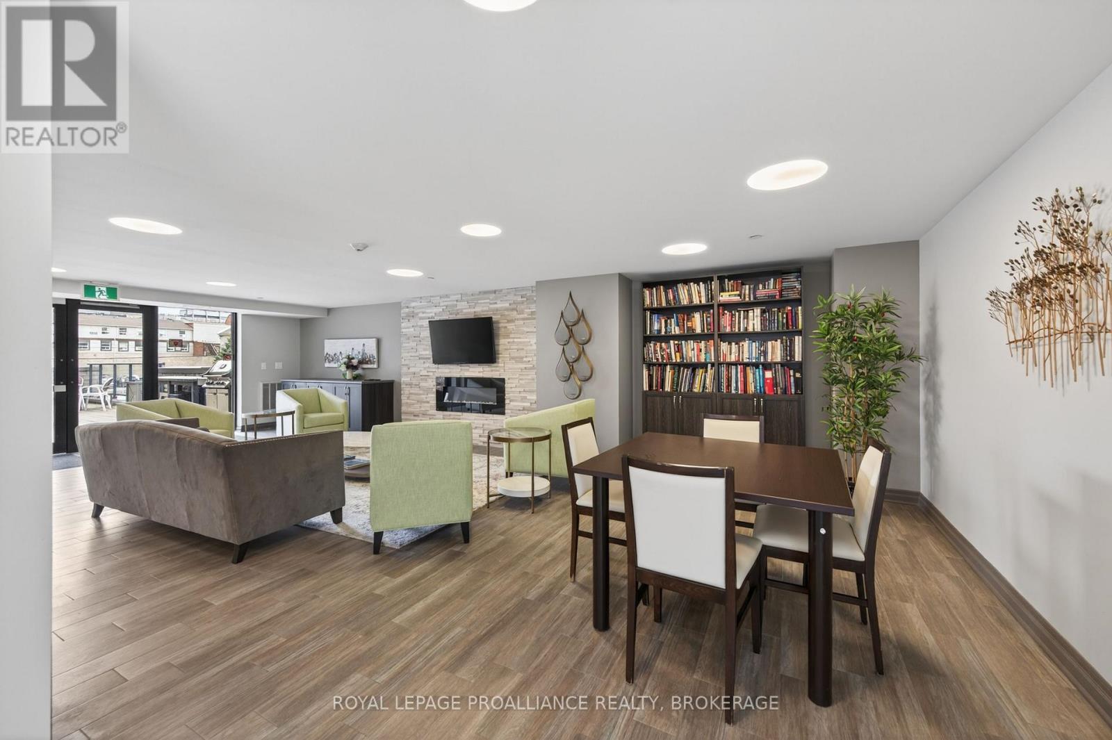 #A2 121 QUEEN STREET - 19