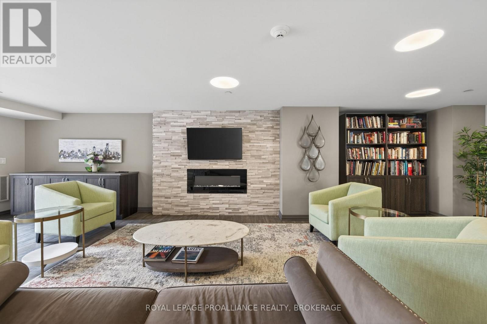 #A2 121 QUEEN STREET - 20
