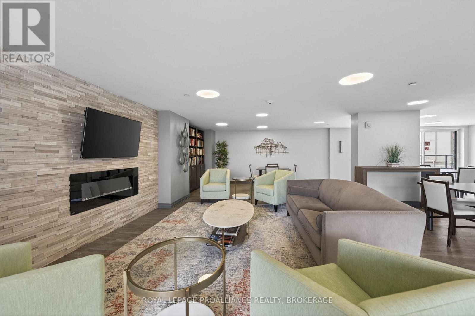 #A2 121 QUEEN STREET - 21