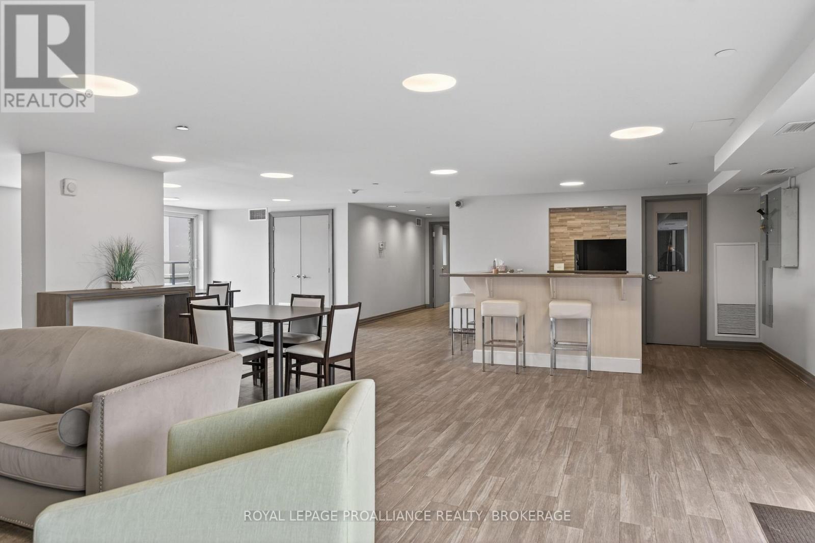 #A2 121 QUEEN STREET - 22