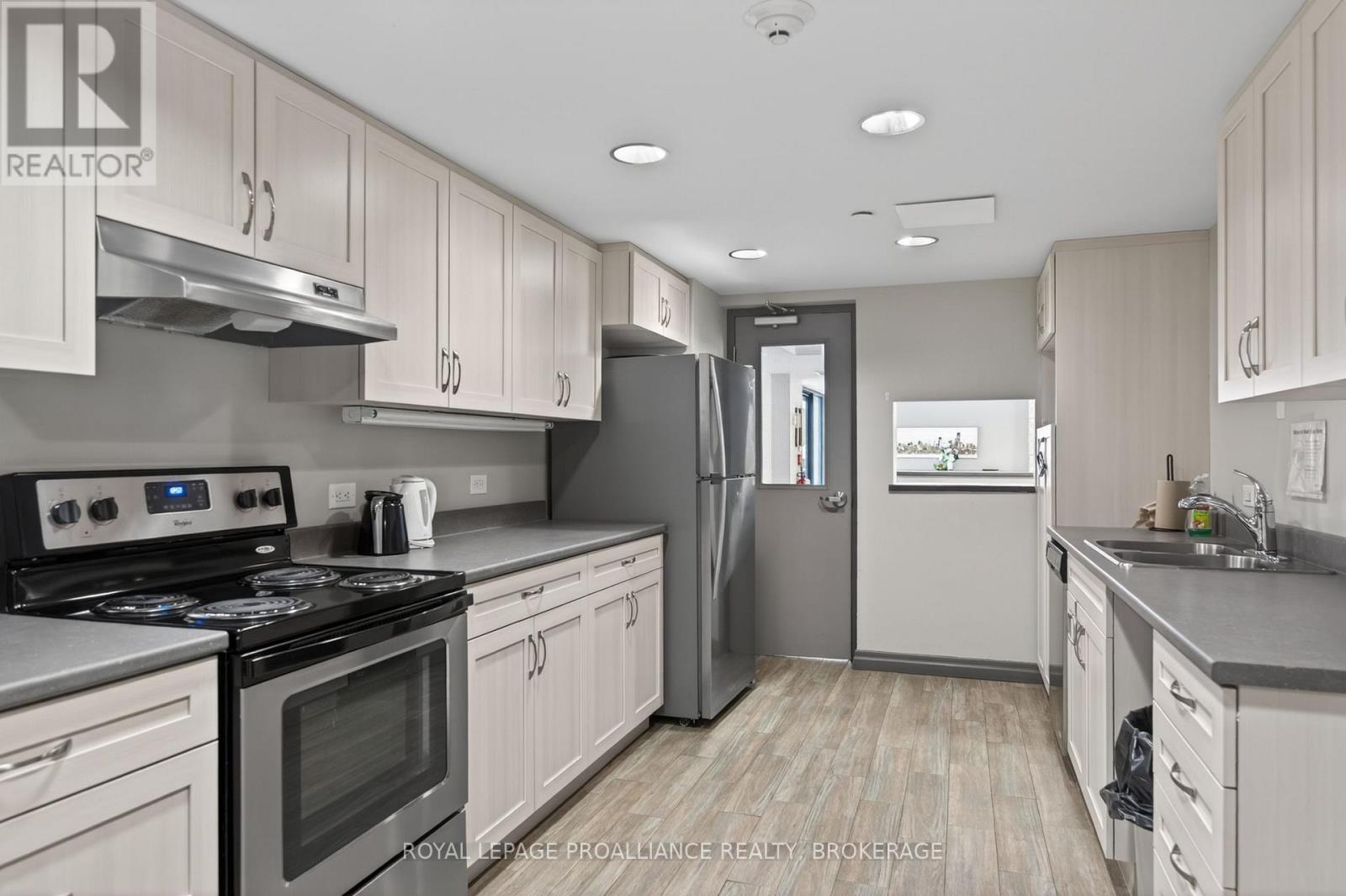 #A2 121 QUEEN STREET - 23