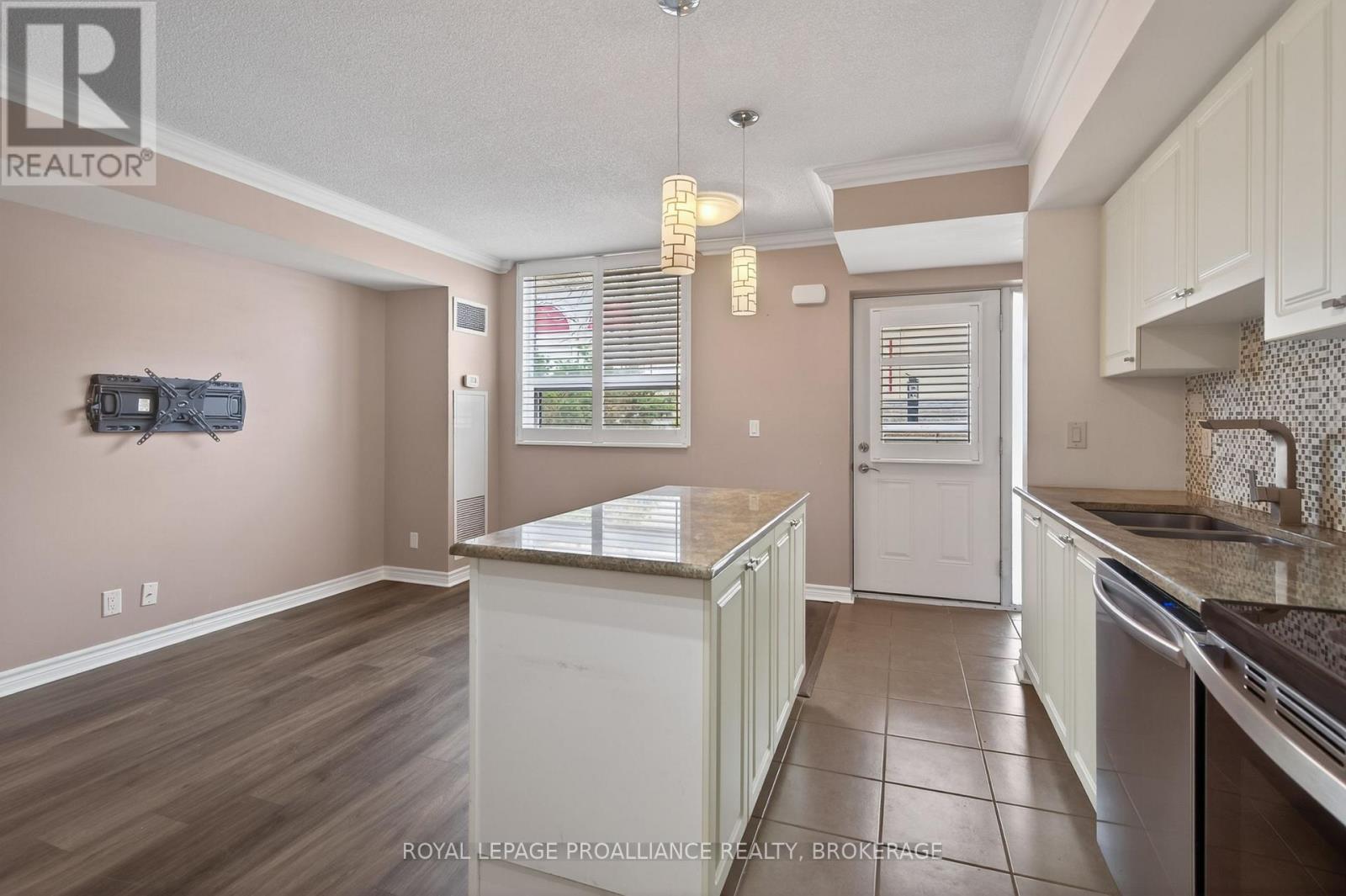 #A2 121 QUEEN STREET - 6