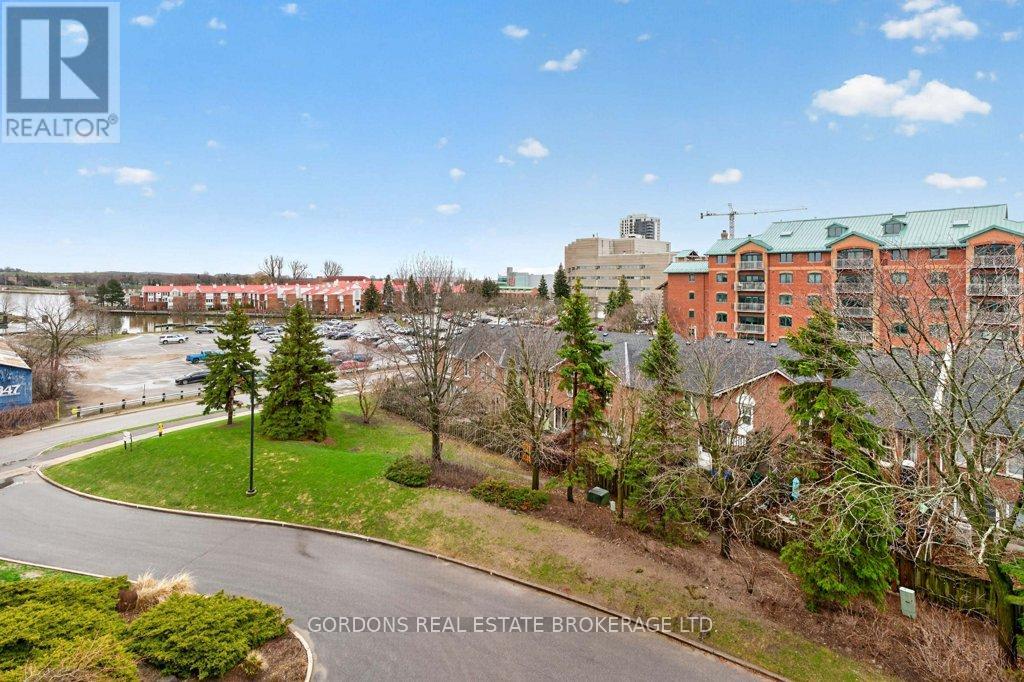 #401 350 WELLINGTON STREET - 42