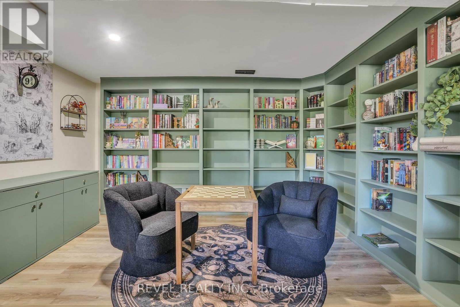 4 ROBBINS DRIVE - 26