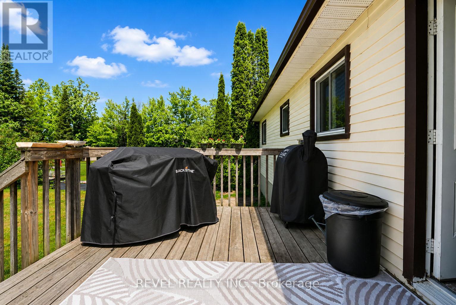 4 ROBBINS DRIVE - 28