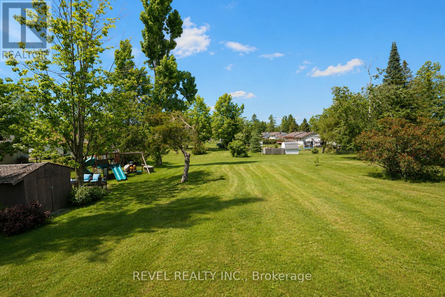 4 ROBBINS DRIVE - 30