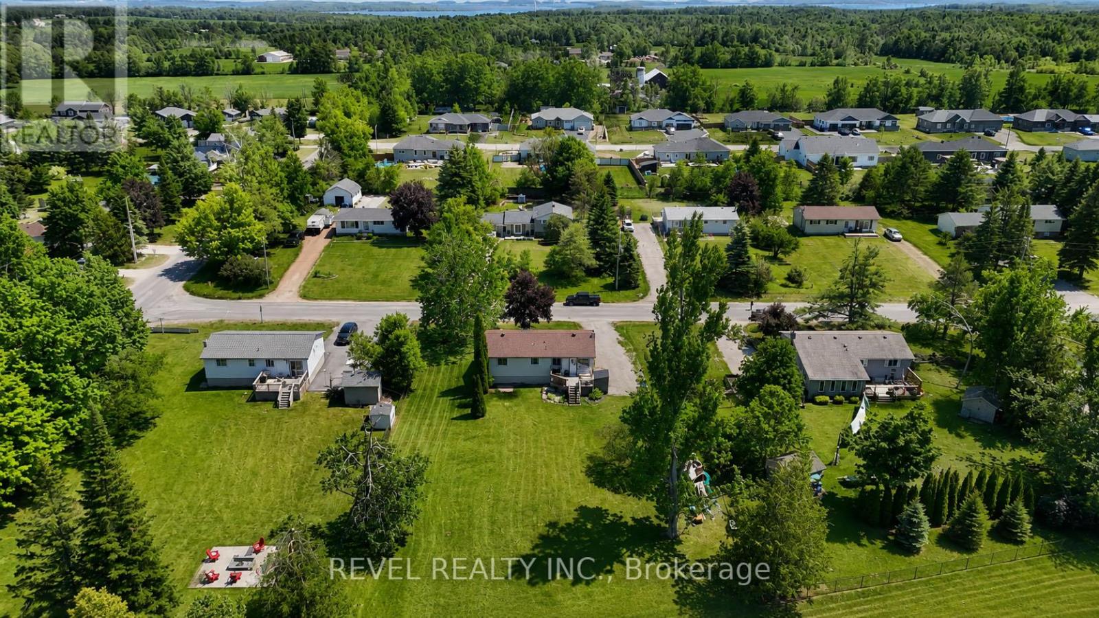 4 ROBBINS DRIVE - 31