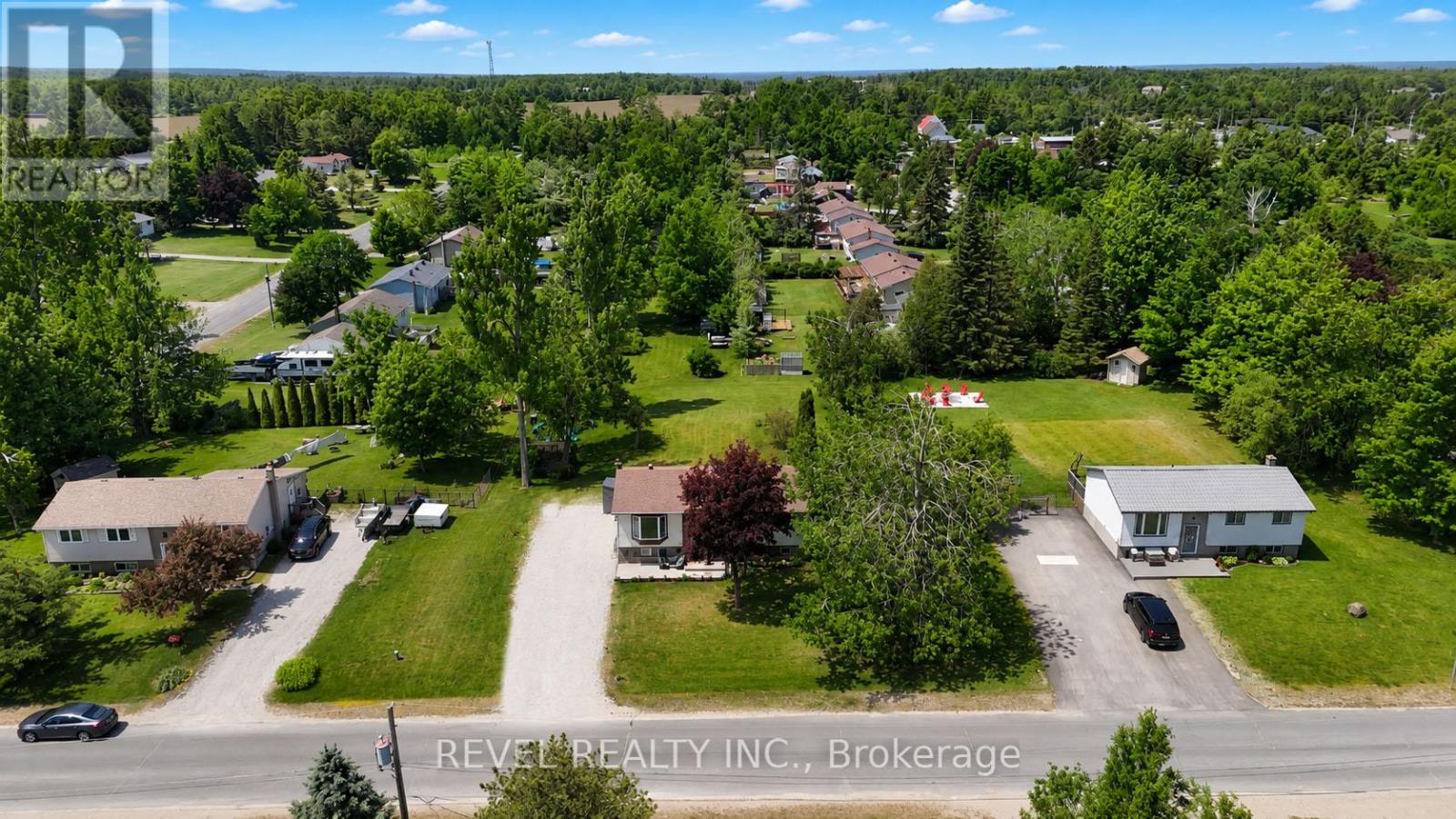 4 ROBBINS DRIVE - 34