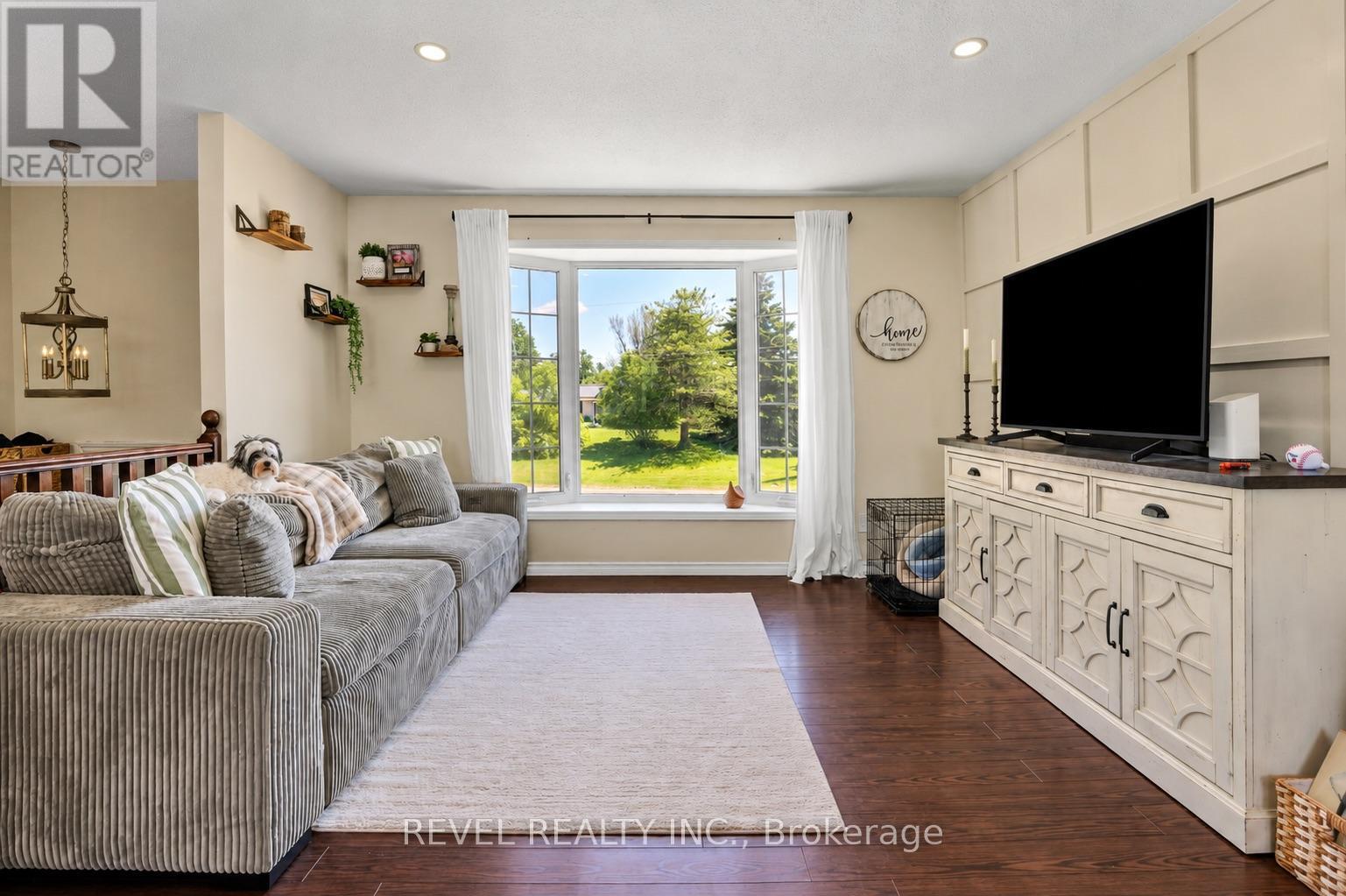 4 ROBBINS DRIVE - 4