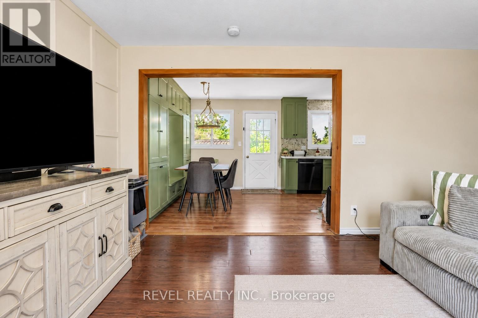 4 ROBBINS DRIVE - 5