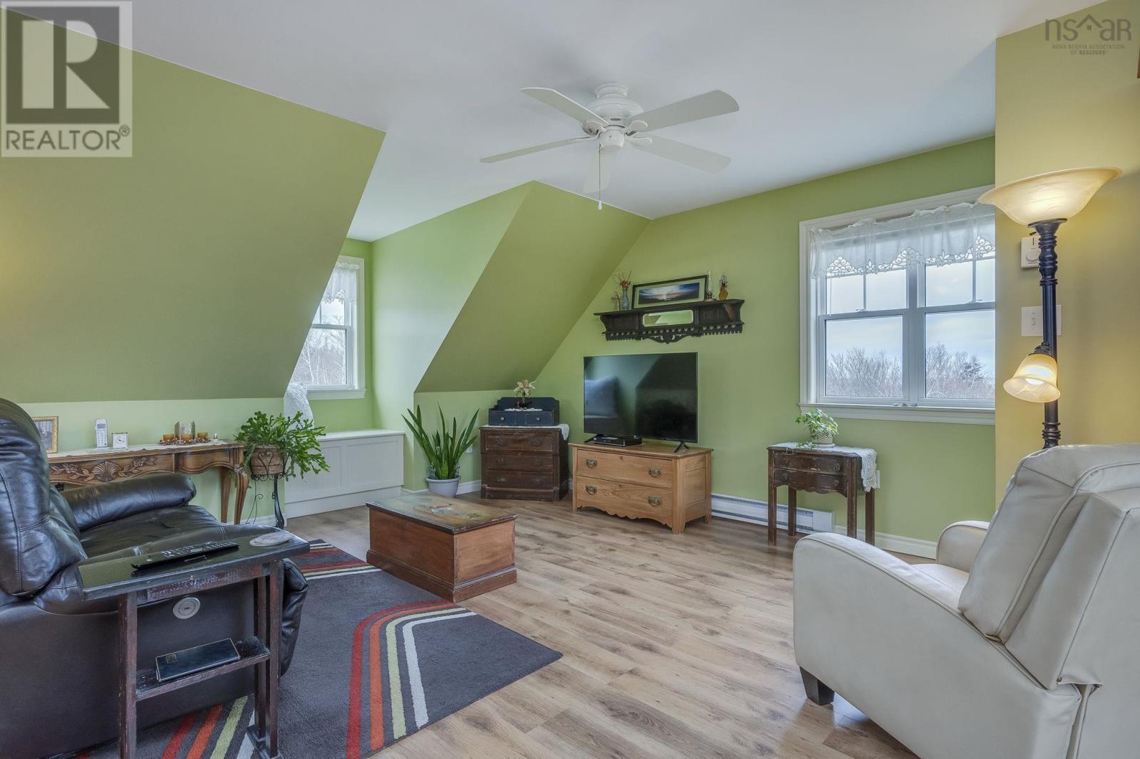 6437 Shore Road West - 24