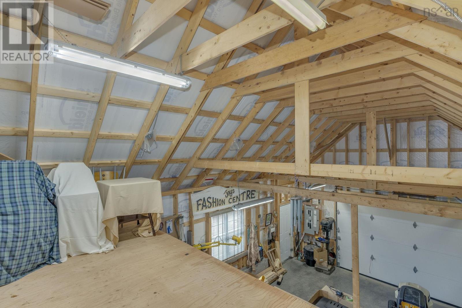 6437 Shore Road West - 40