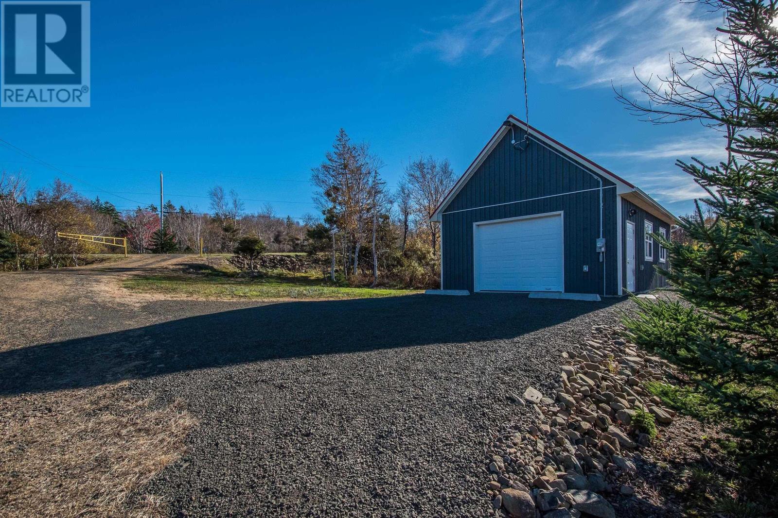 6437 Shore Road West - 36