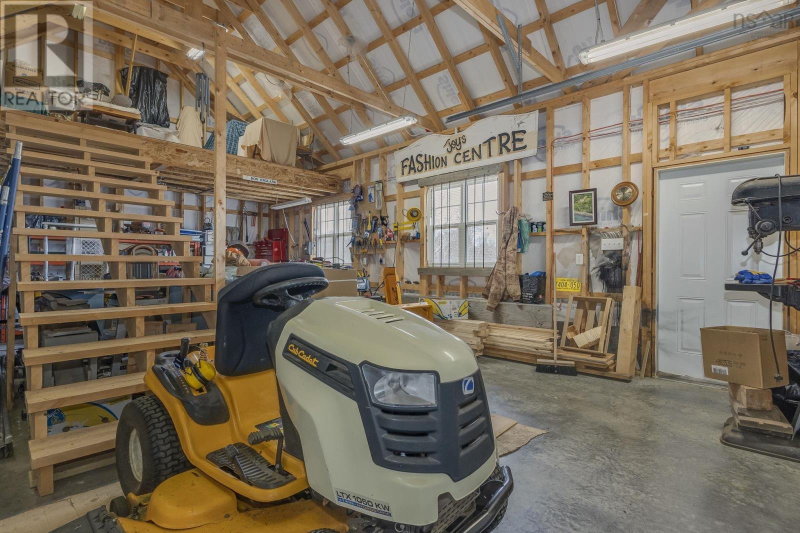 6437 Shore Road West - 39