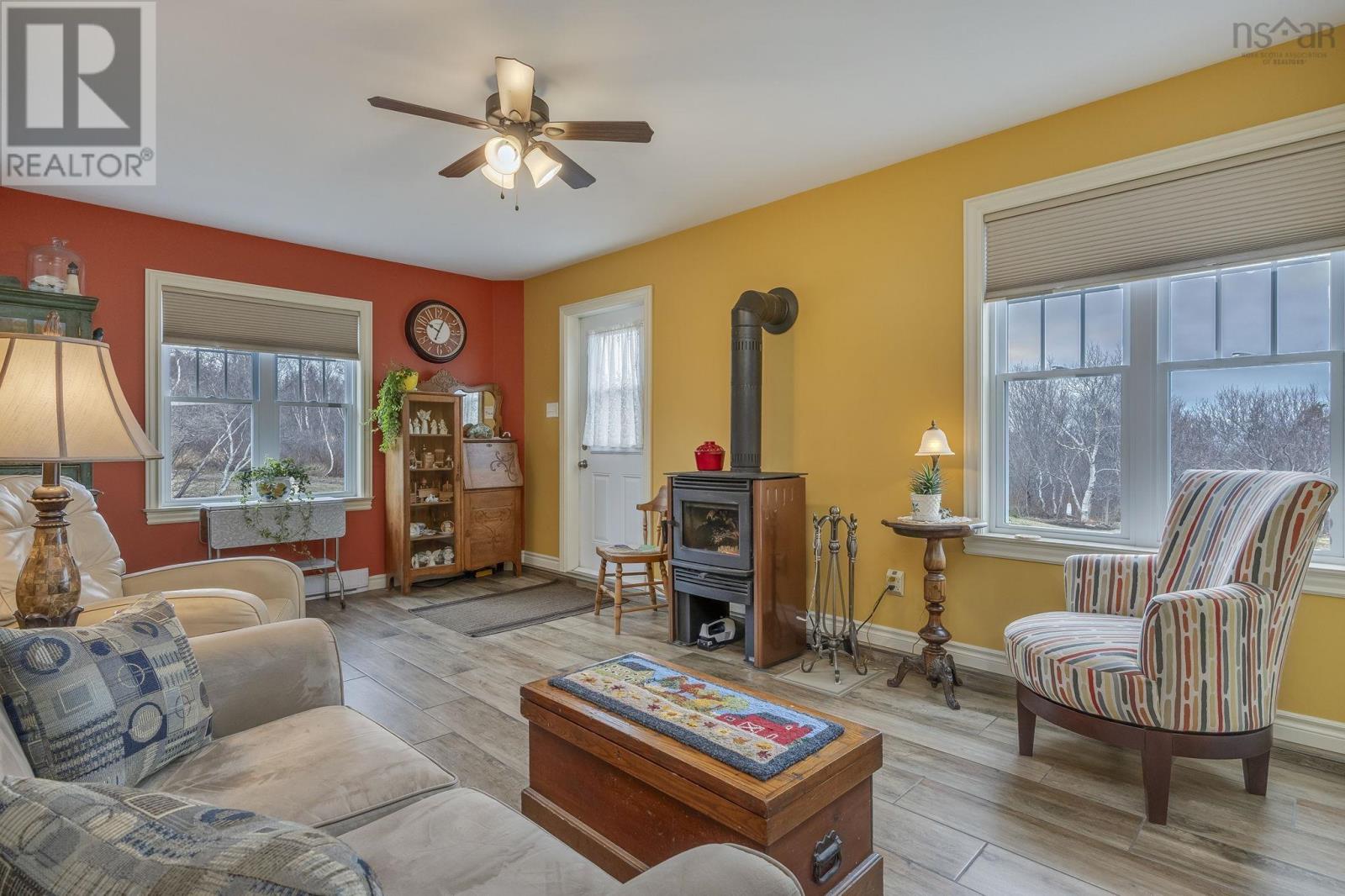 6437 Shore Road West - 9