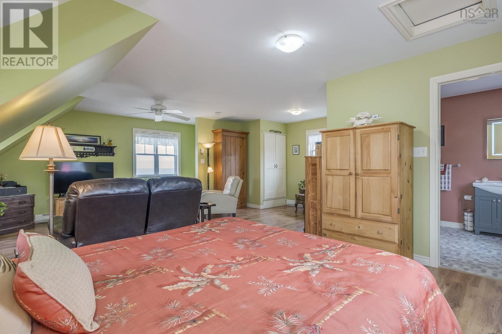 6437 Shore Road West - 31