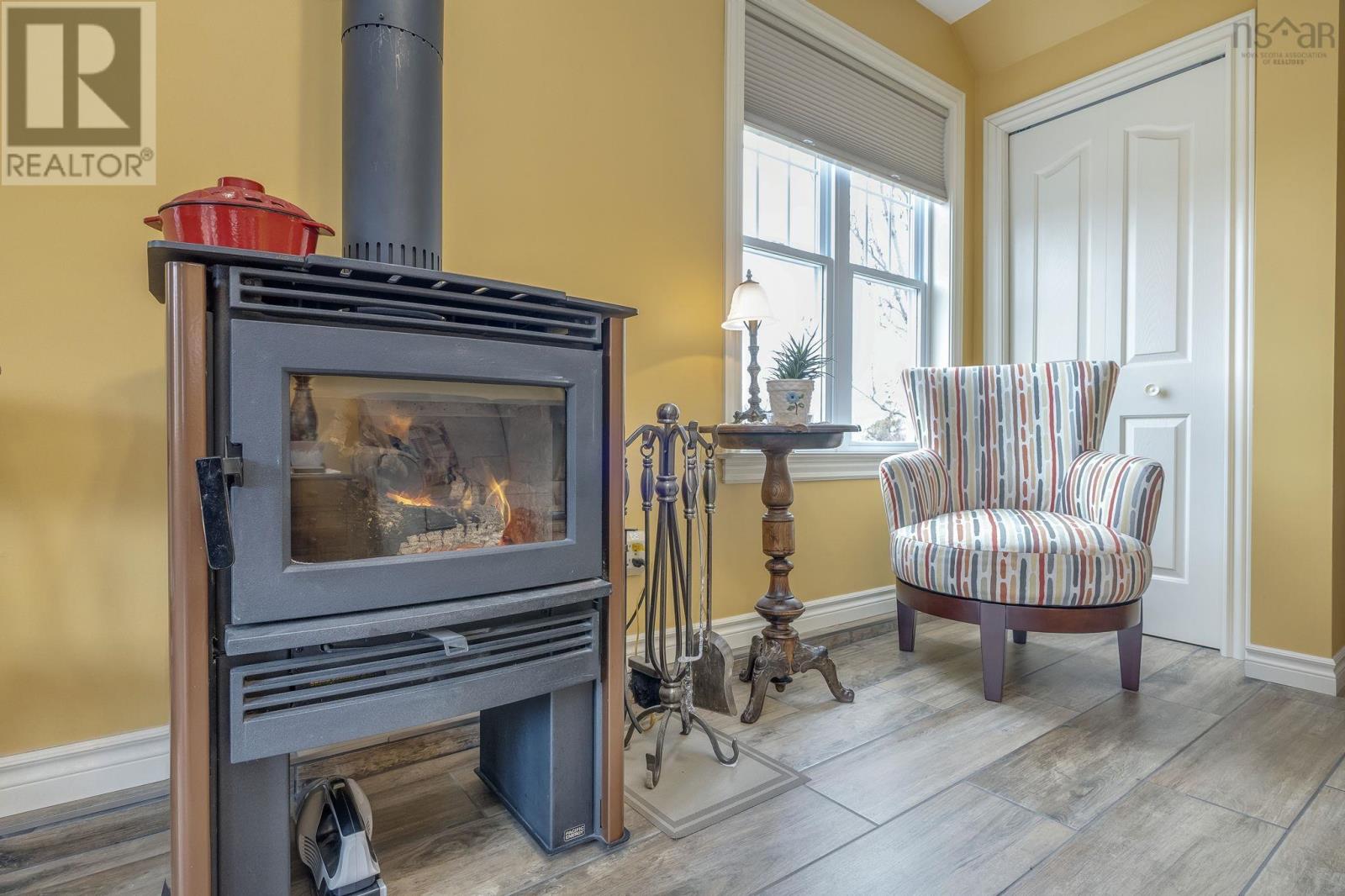 6437 Shore Road West - 10