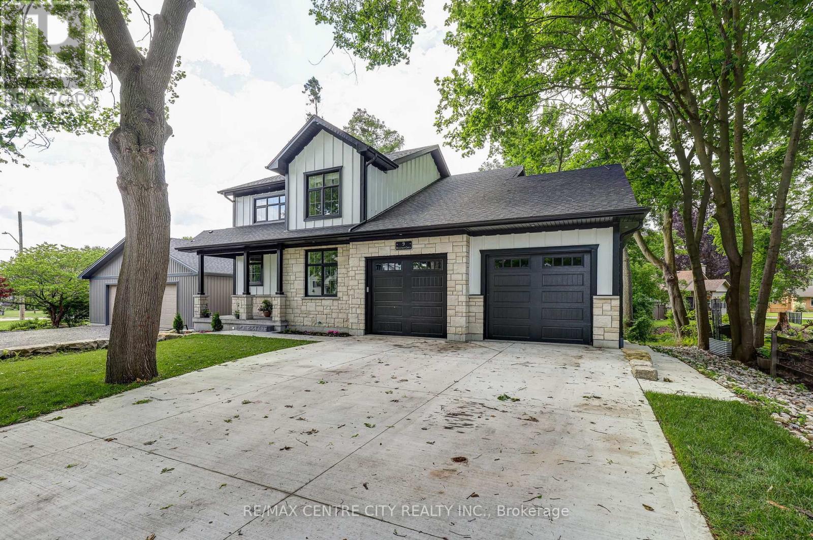 9 DELEVAN CRESCENT - 1