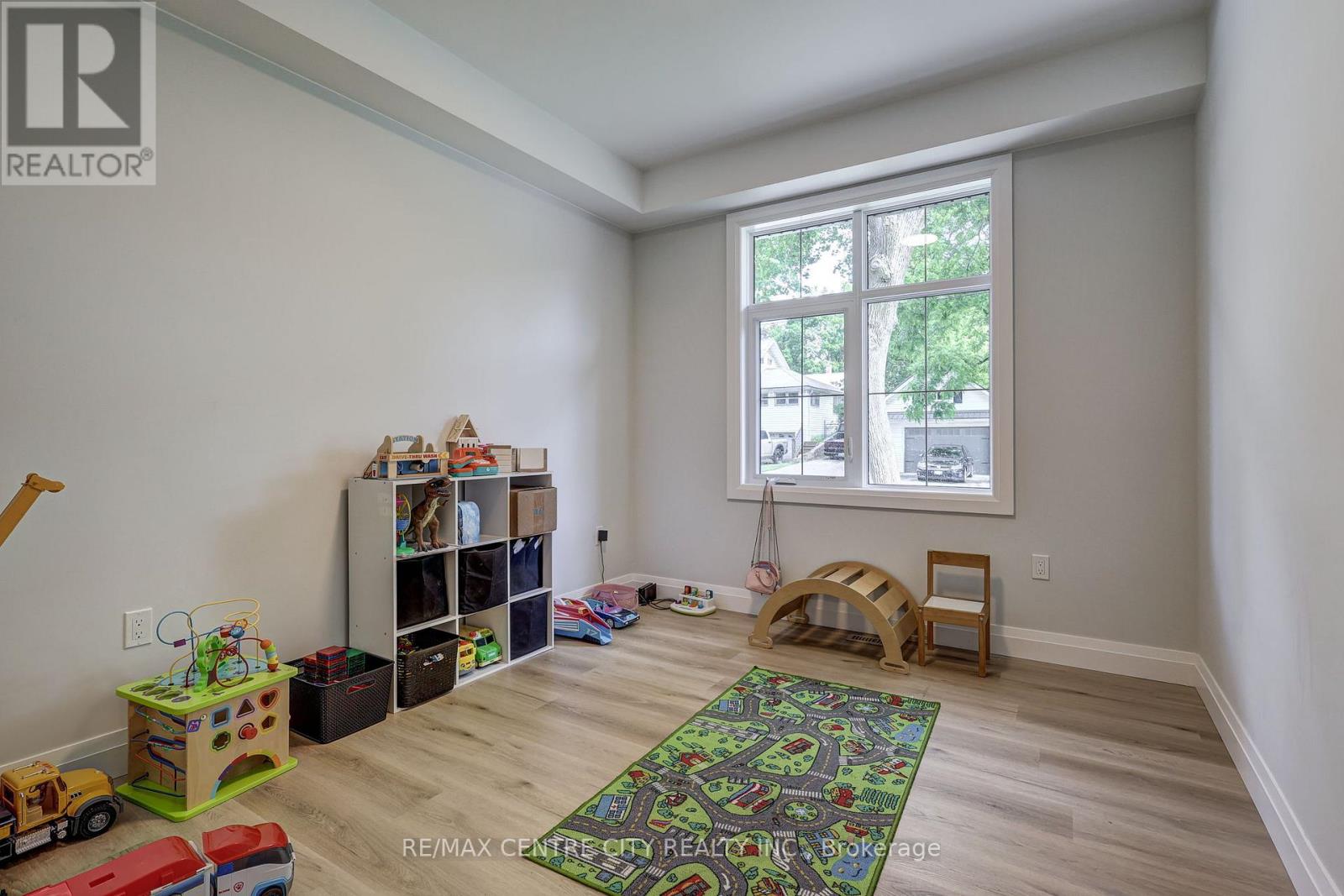 9 DELEVAN CRESCENT - 11
