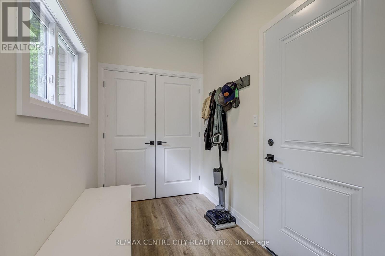 9 DELEVAN CRESCENT - 12