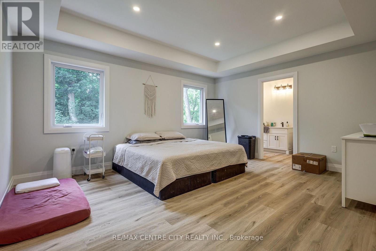 9 DELEVAN CRESCENT - 14