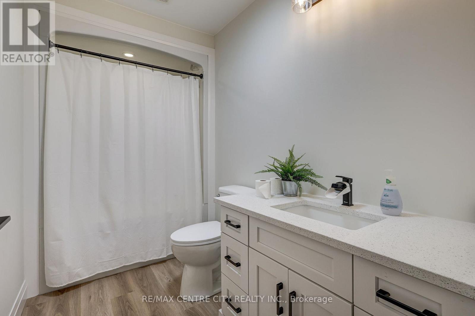 9 DELEVAN CRESCENT - 19